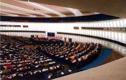 Foto interior do Hemiciclo do Parlamento Europeu em Bruxelas